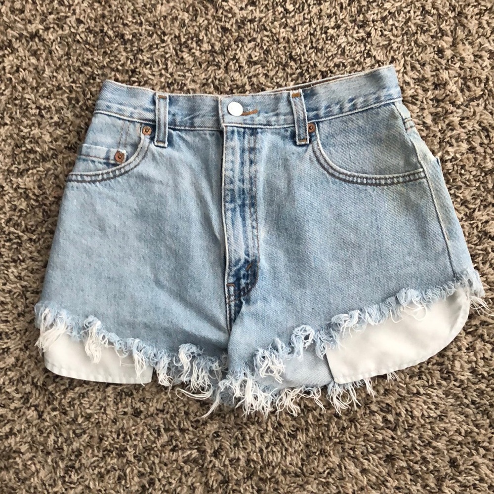 Levi’s Jean Shorts Blue Frayed hems High Rise SZ 26